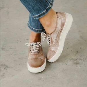 Roan by bedstu leather sneaker